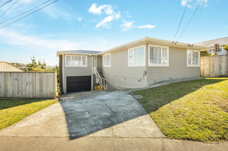 48 Brooker Grove, Newlands, Wellington - Carousel 1