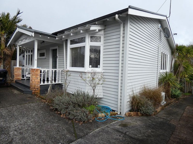 8 Cresta Avenue, Beach Haven, Auckland - Carousel 1