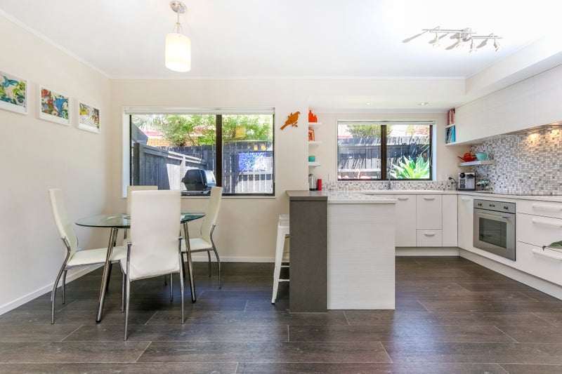 2/25 Booralee Avenue, Botany Downs, Auckland - Carousel 10