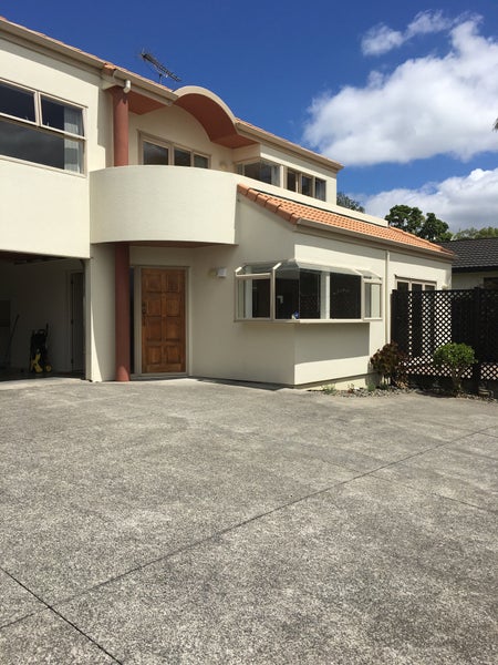 2/63 Udys Road, Pakuranga, Auckland - Carousel 1