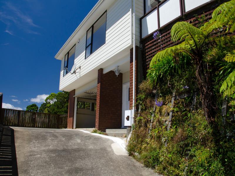 17A Gipps Street, Karori, Wellington - Carousel 1