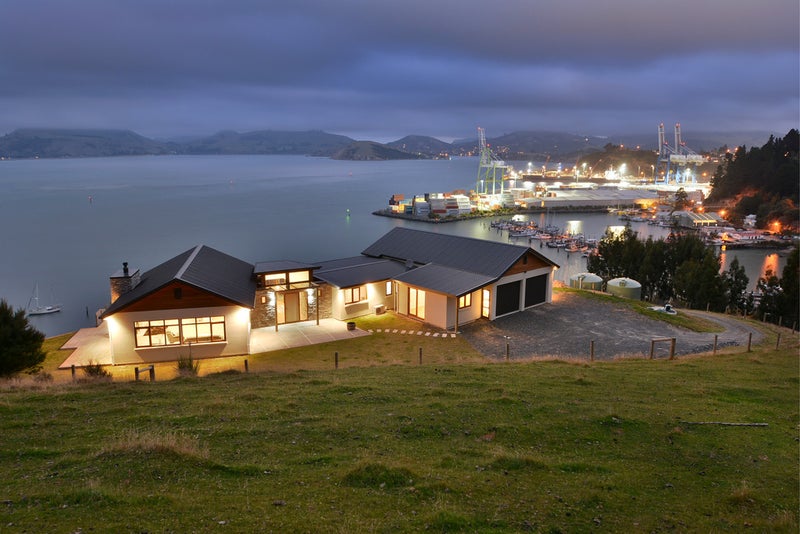 35 Macandrew Road, Careys Bay, Dunedin - Carousel 1