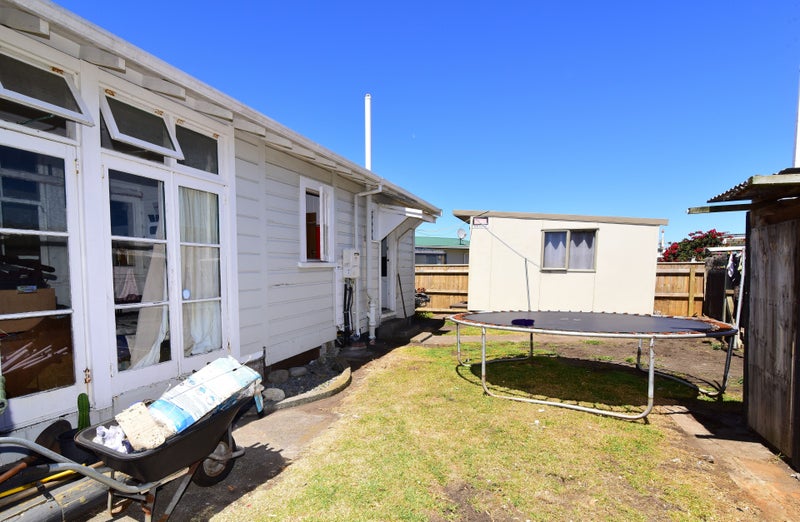 1B Mosston Road, Castlecliff, Whanganui - Carousel 10