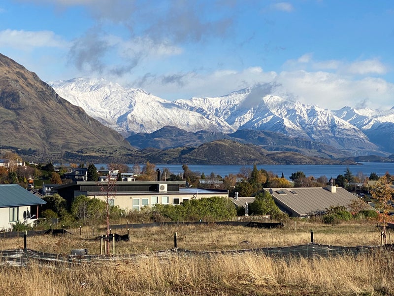 7 Mcneil Crescent, WANAKA - Carousel 1