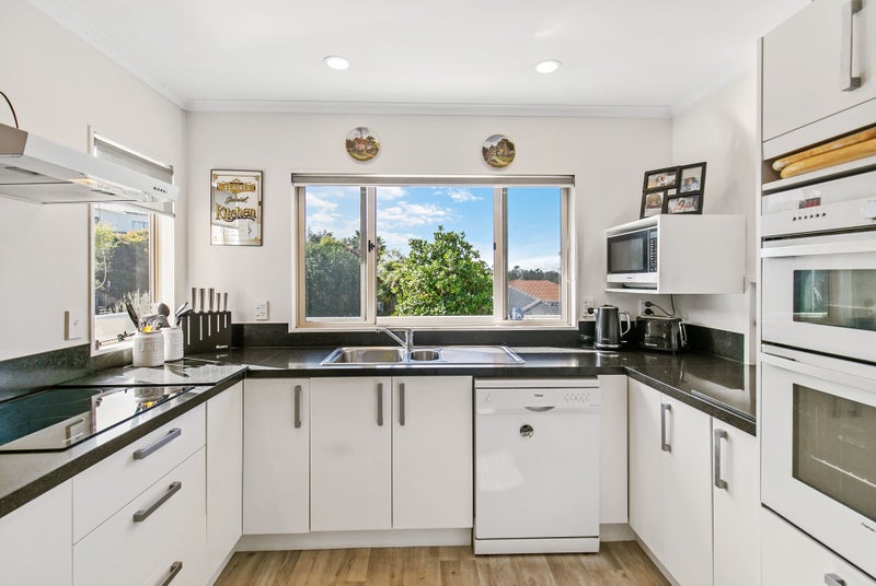 27 Westminster Gardens, Unsworth Heights, Auckland - Carousel 2