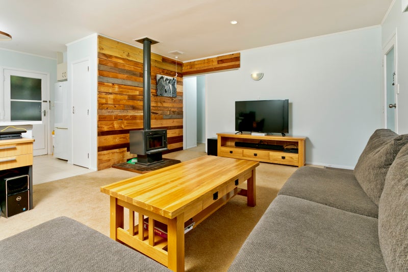 2/7 Moore Street, Hillcrest, Auckland - Carousel 2