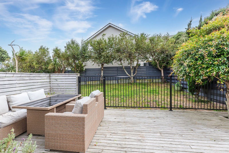 27 Akaroa Drive, Maupuia, Wellington - Carousel 2