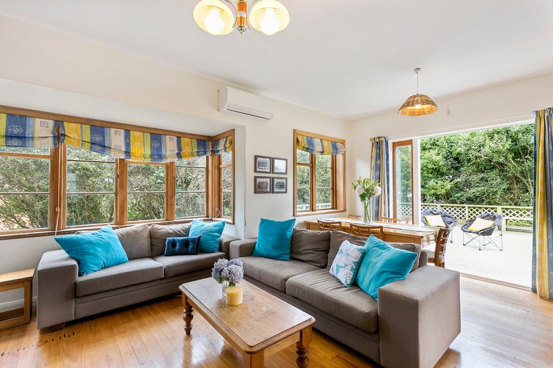 6 Sunshine Avenue, Karori, Wellington - Carousel 2