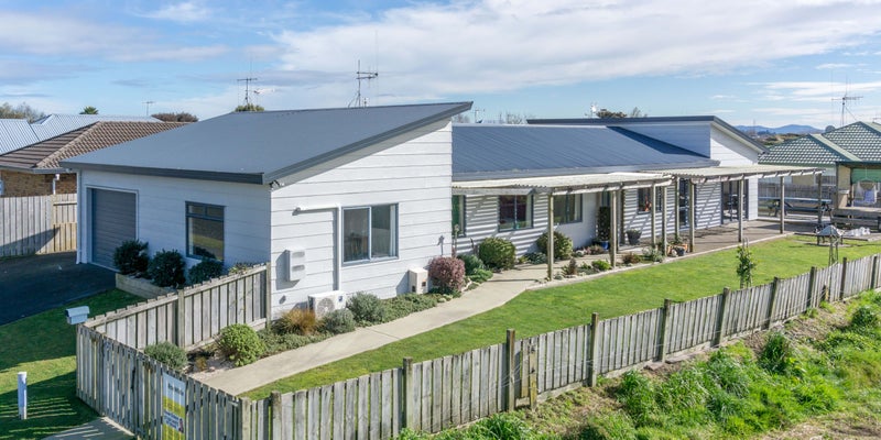 41 Raleigh Avenue, Fairview Downs, Hamilton - Carousel 1