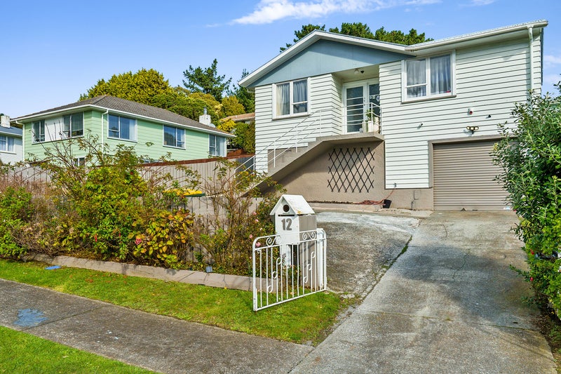 12 Carnavon Place, Cannons Creek, Porirua - Carousel 2