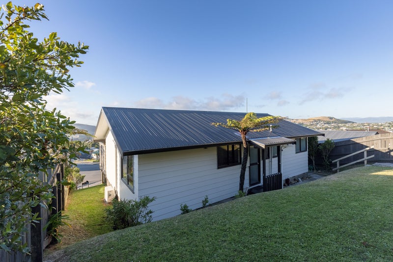 21 Rice Crescent, Newlands, Wellington - Carousel 20