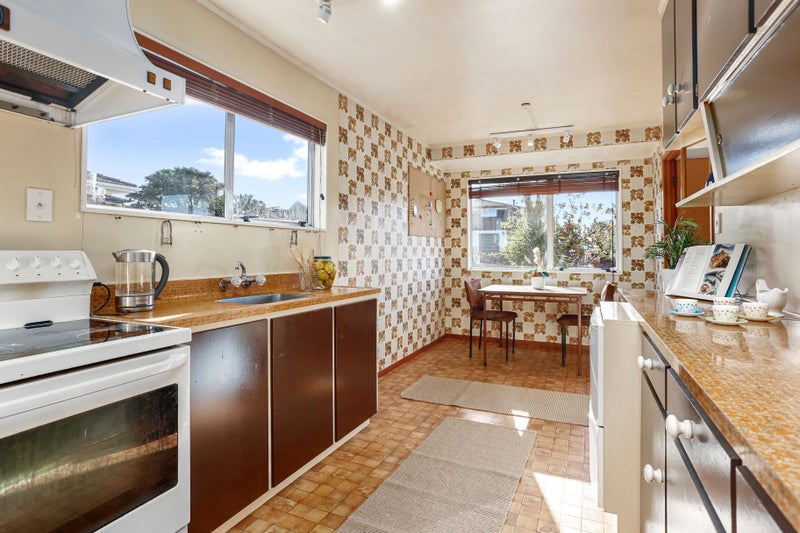 16 Darlington Place, Glendene, Auckland - Carousel 2