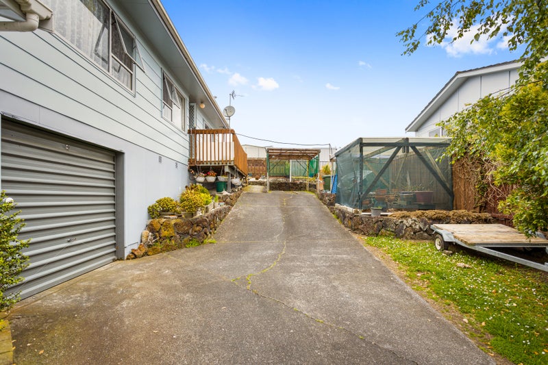 2/129 Lynn Road, Bayview, Auckland - Carousel 42