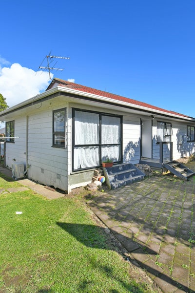 1/17 Anglers Way, Wattle Downs, Auckland - Carousel 1