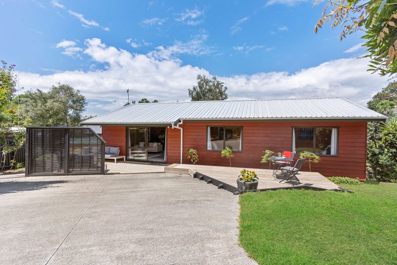 10 Woodhams Street, Beach Haven, Auckland - Carousel 1