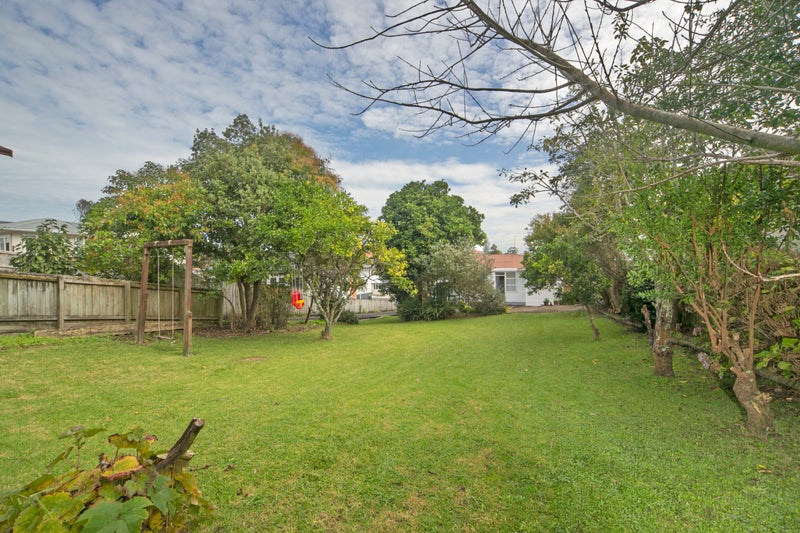 12 Eaton Road, Hillsborough, Auckland - Carousel 9