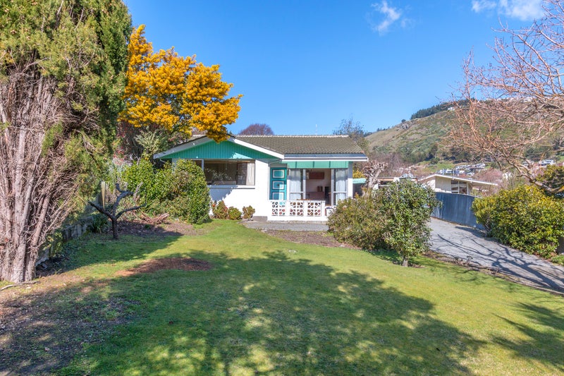 2 Sunvale Terrace, Cashmere, Christchurch - Carousel 1