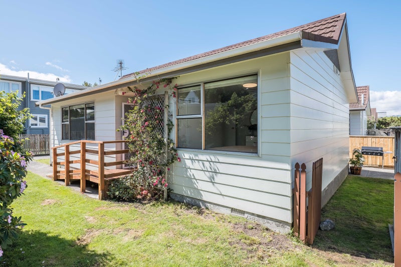 176A Queens Drive, Lyall Bay, Wellington - Carousel 1