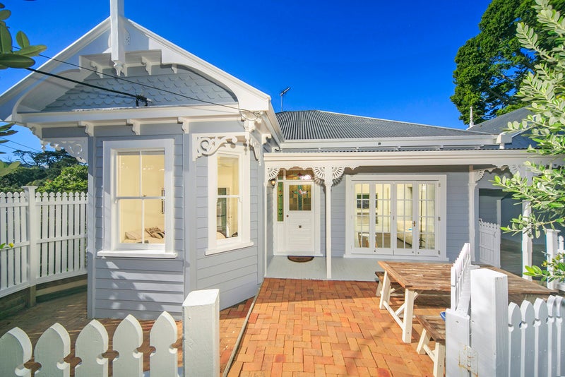 20A HUKA ROAD, Birkenhead, Auckland - Carousel 1