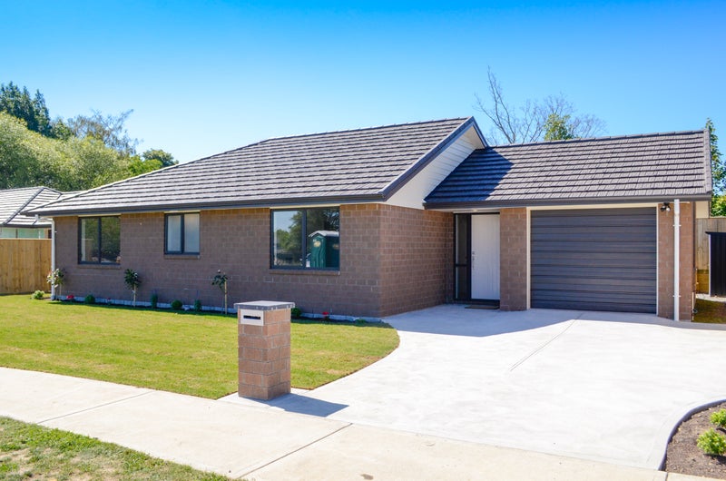 27 Tarata Grove, Lansdowne, Masterton - Carousel 1