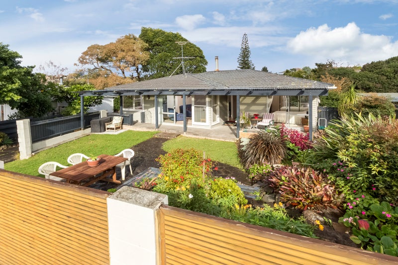 27 Trelawn Place, Cockle Bay, Auckland - Carousel 1