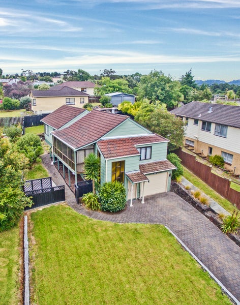 4 McKinley Road, Sunnyvale, Auckland - Carousel 1