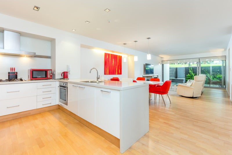 GC/11 George Street, Newmarket, Auckland - Carousel 1