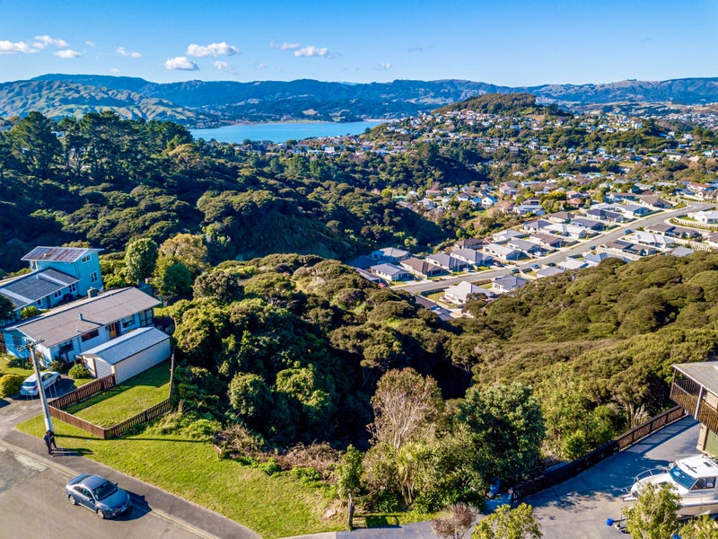 11 Makora Grove, Paremata, Porirua - Carousel 1