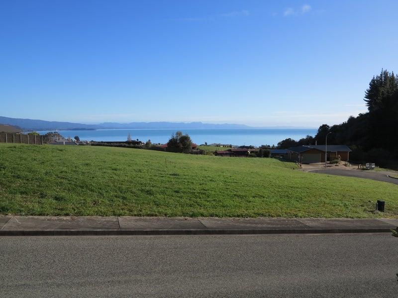 11 Pohutukawa Place, Takaka - Carousel 2