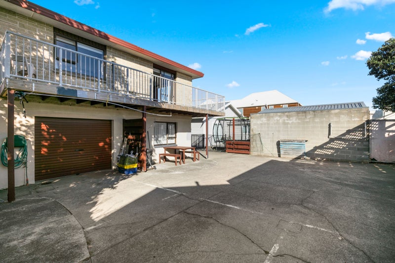 233 The Esplanade, Petone, Lower Hutt - Carousel 17