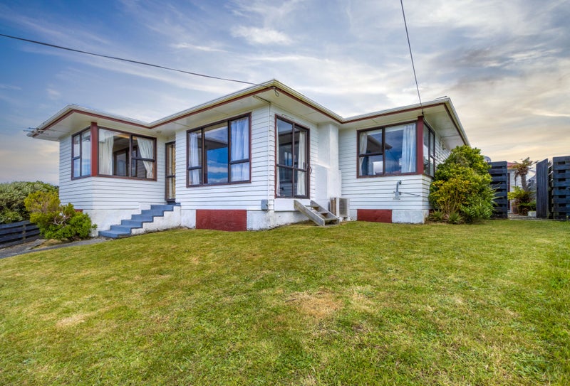 13 Brooker Grove, Newlands, Wellington - Carousel 2