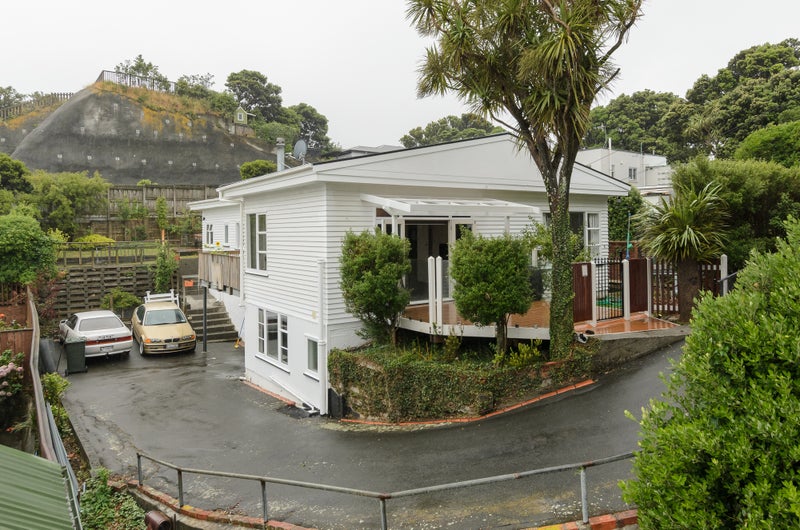 6 Aranui Street, Maupuia, Wellington - Carousel 1