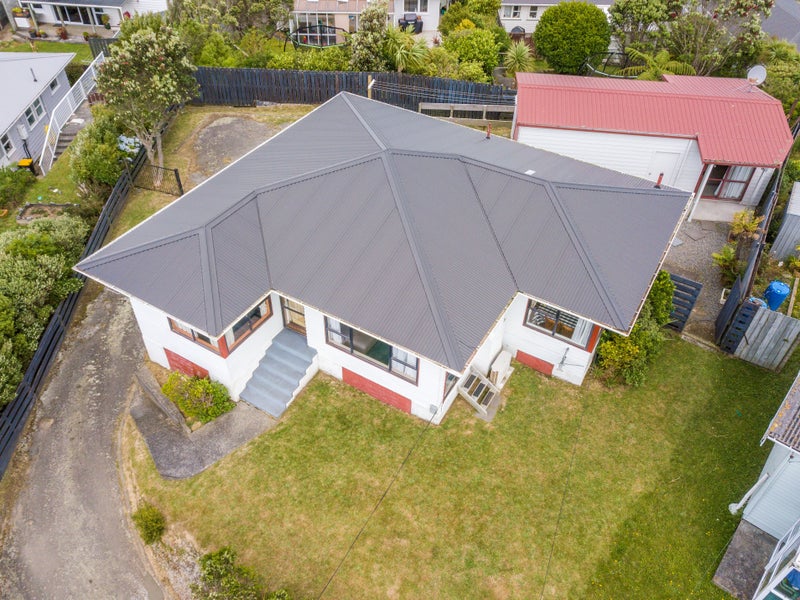 13 Brooker Grove, Newlands, Wellington - Carousel 22