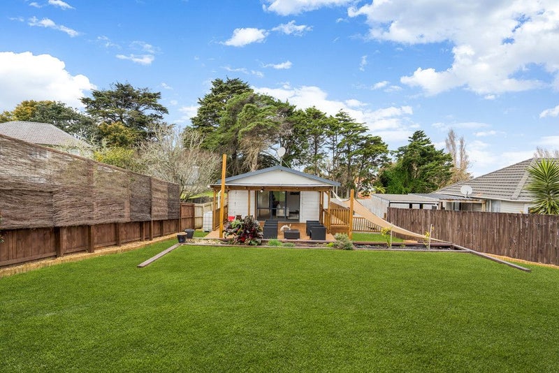10A Roseway Place, Glen Innes, Auckland - Carousel 1