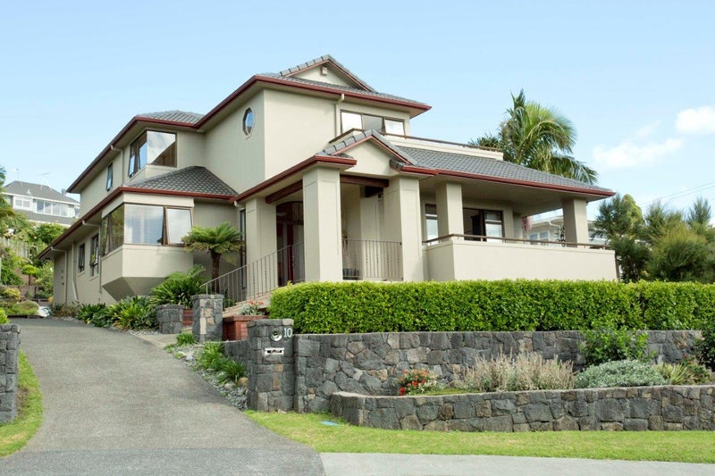 10 Montgomery Crescent, Cockle Bay, Auckland - Carousel 1
