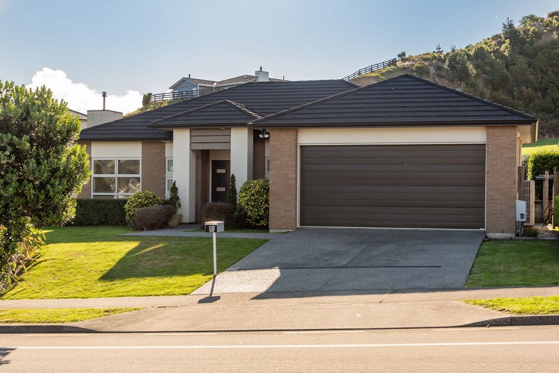 82 Aotea Drive, Aotea, Porirua - Carousel 1