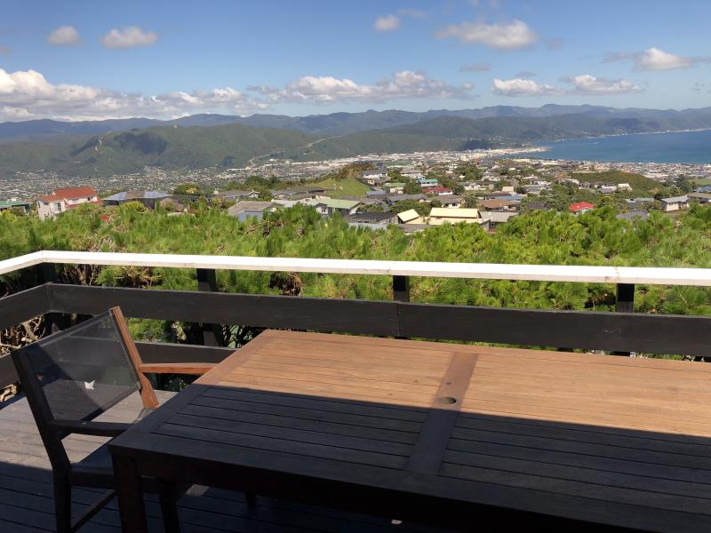 9 Honeysuckle Grove, Maungaraki, Lower Hutt - Carousel 1