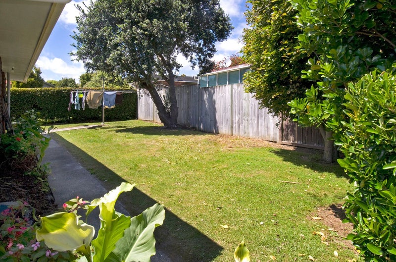 2/9 Ballater Place, Highland Park, Auckland - Carousel 13