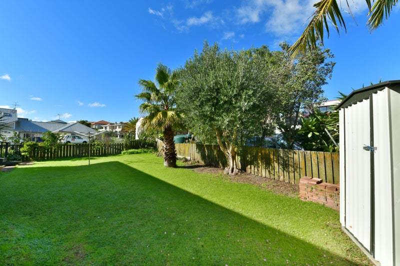 19 Pacific Parade, Army Bay, Whangaparaoa - Carousel 19