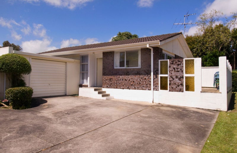 2/9 Ballater Place, Highland Park, Auckland - Carousel 1