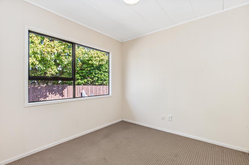 15 Redlands Grove, Swanson, Auckland - Carousel 10
