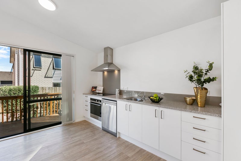 18B Torrington Crescent, Glen Innes, Auckland - Carousel 2