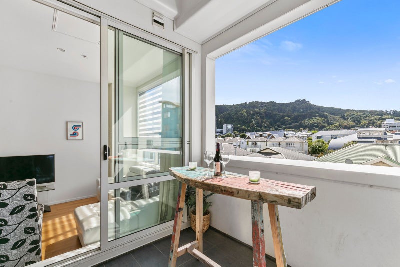 206/107 Thorndon Quay, Pipitea, Wellington - Carousel 1