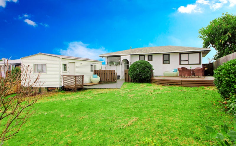 42 Sycamore Drive, Sunnynook, Auckland - Carousel 1