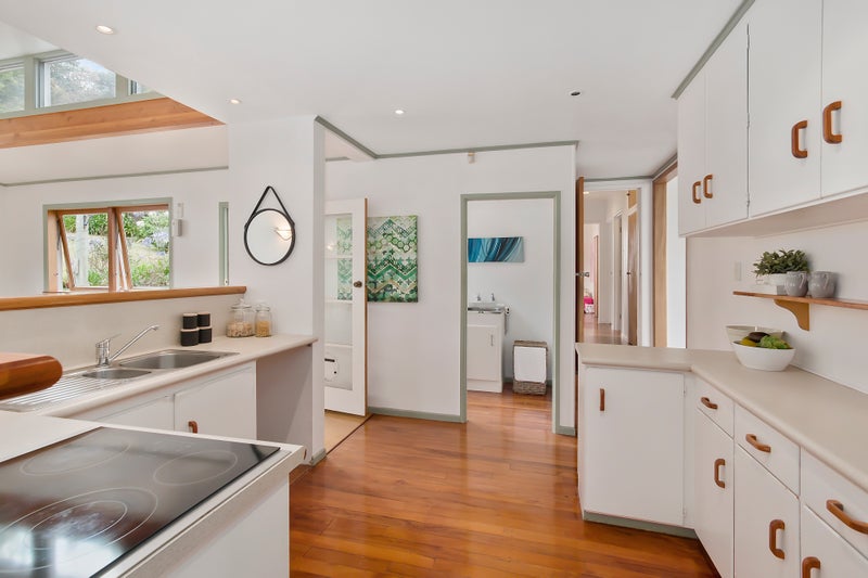 9 Castleford Street, Green Bay, Auckland - Carousel 10