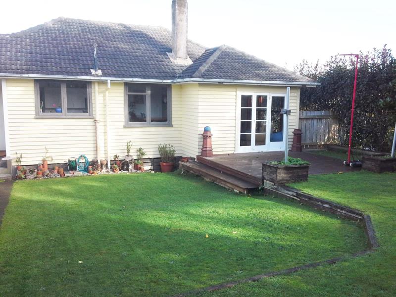 92 Omata Road, Marfell, New Plymouth - Carousel 1