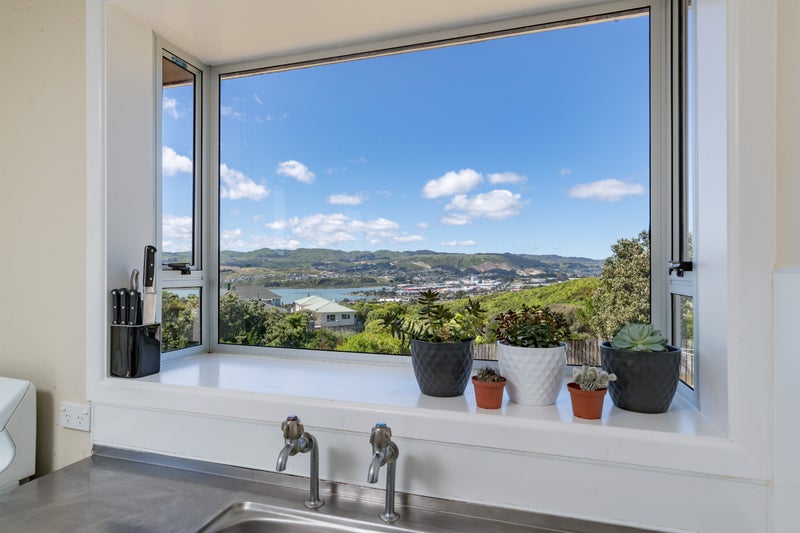13 Hiwi Crescent, Titahi Bay, Porirua - Carousel 10