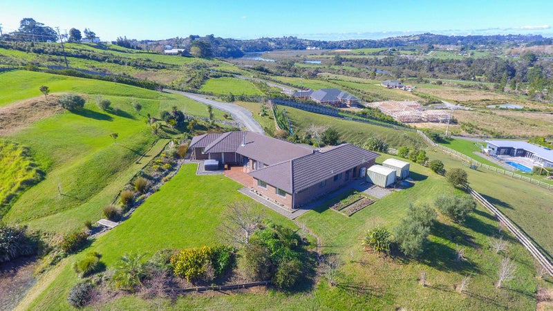 29 Whangaparaoa Road, Red Beach, Whangaparāoa - Carousel 2