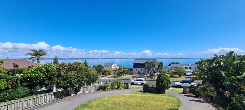 19 Pacific Parade, Army Bay, Whangaparaoa - Carousel 1