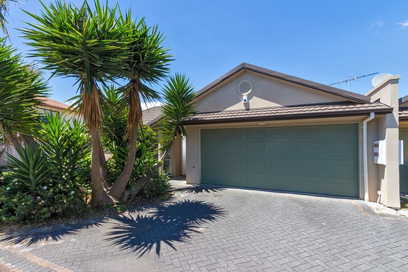 4/8 SAINTS CT, Manurewa, Auckland  - Carousel 2